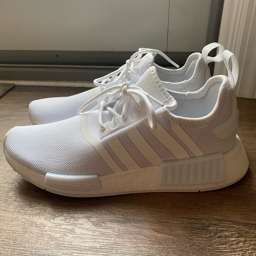 Womens Adidas R1 - Cloud White